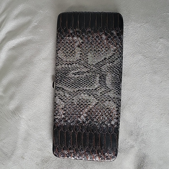 Faux Snakeskin Clutch Wallet Black Silver ID Credit Card Holder Measures 10x5.5 - Picture 1 of 5